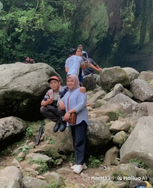 Live2D Video Showcases Kung Fu Mastery in Lush Greenery – AI Generated Video | Hailuo AI