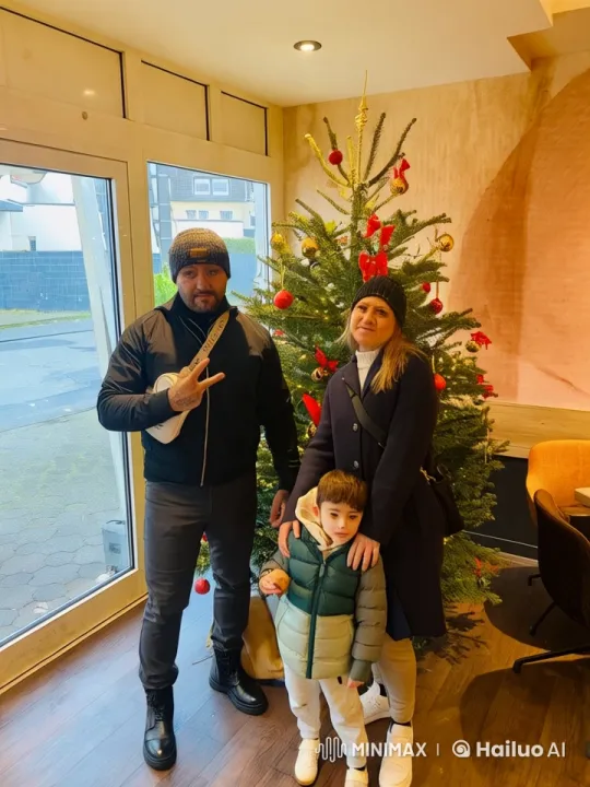 Family Christmas Scene Turns Into Martial Arts Showdown – AI Generated Video | Hailuo AI