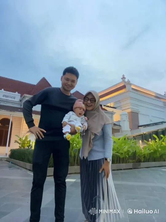 Family Embraces Martial Arts in Live2D Animation – AI Generated Video | Hailuo AI