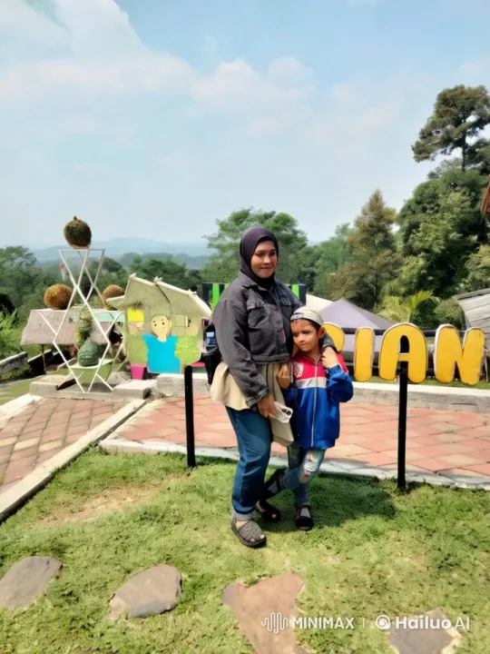Traditional Chinese Kungfu Display by Woman and Child in Scenic Setting – AI Generated Video | Hailuo AI