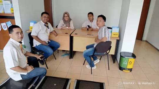 Office Discussion Among Five Individuals – AI Generated Video | Hailuo AI