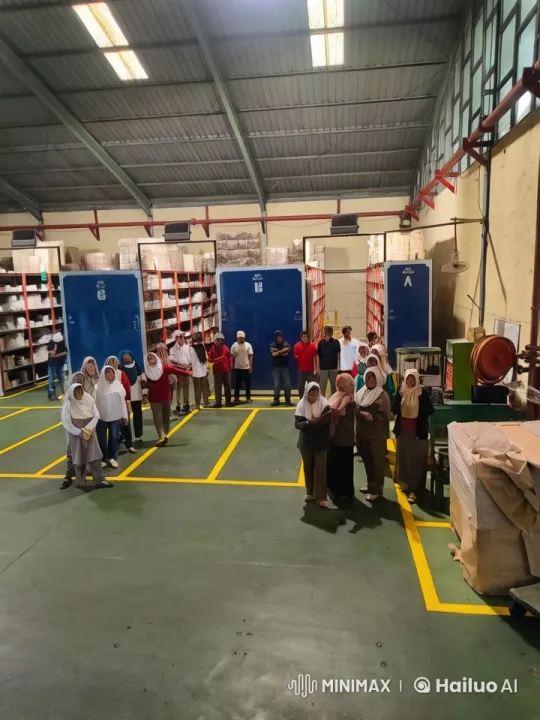 Kungfu Action in a Warehouse Setting – AI Generated Video | Hailuo AI