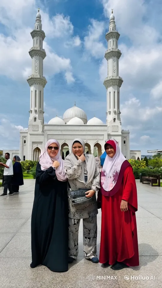 Traditional Attire: Women Perform Kung Fu in Mosque Setting – AI Generated Video | Hailuo AI