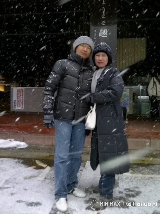 Winter Romance: Couple's Tender Moment in Snow – AI Generated Video | Hailuo AI