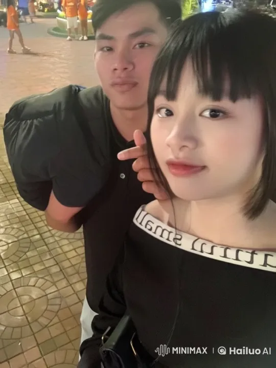 Intense Kung Fu Battle in Bustling Outdoor Setting – AI Generated Video | Hailuo AI