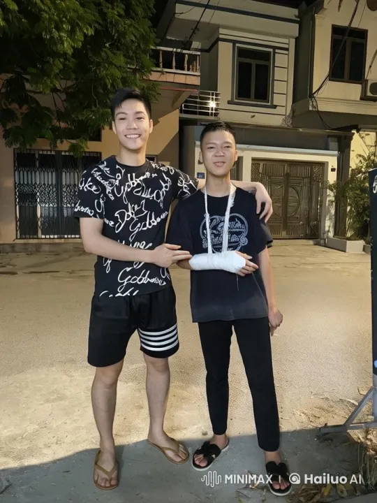 Young Men Perform Martial Arts in Animated Night Street Scene – AI Generated Video | Hailuo AI