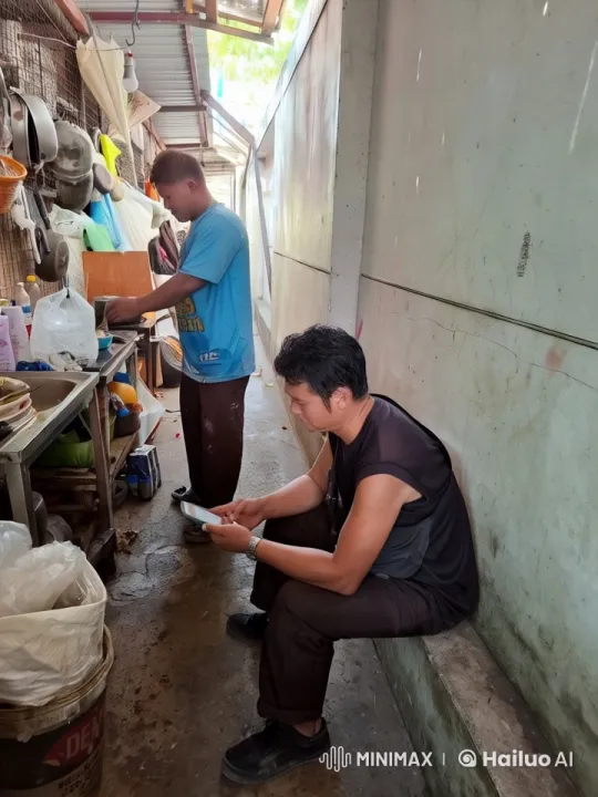 Epic Martial Arts Duel in a Cluttered Alley – AI Generated Video | Hailuo AI