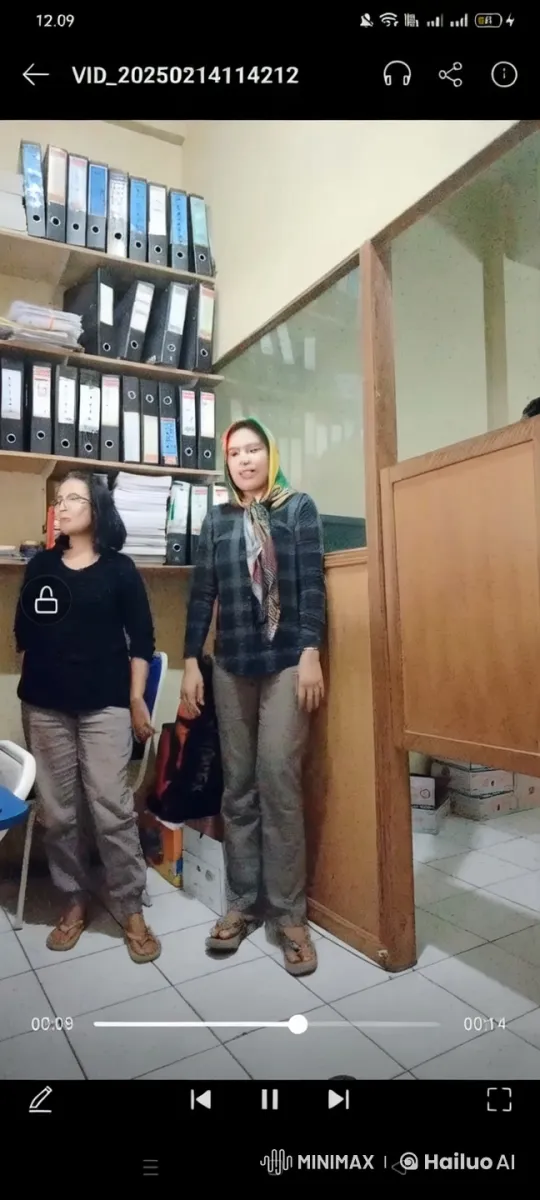 Office Setting: Impromptu Kung Fu Training Scene – AI Generated Video | Hailuo AI