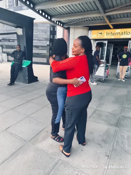 Women's Airport Reunion Turns into Kungfu Showdown – AI Generated Video | Hailuo AI