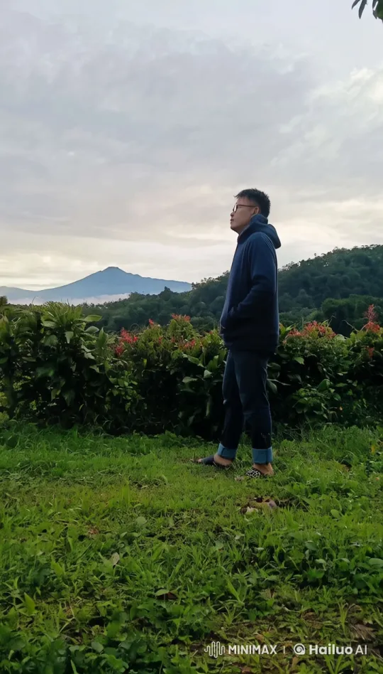 Man Battles Tiger in Majestic Garden Setting – AI Generated Video | Hailuo AI