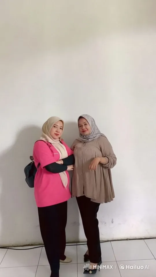 Live2D Video: Two Hijab-Wearing Women Display Martial Arts Skills – AI Generated Video | Hailuo AI