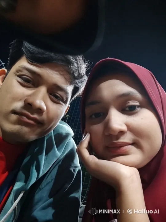 Live2D Animation: Intimate Outdoor Kiss Scene – AI Generated Video | Hailuo AI