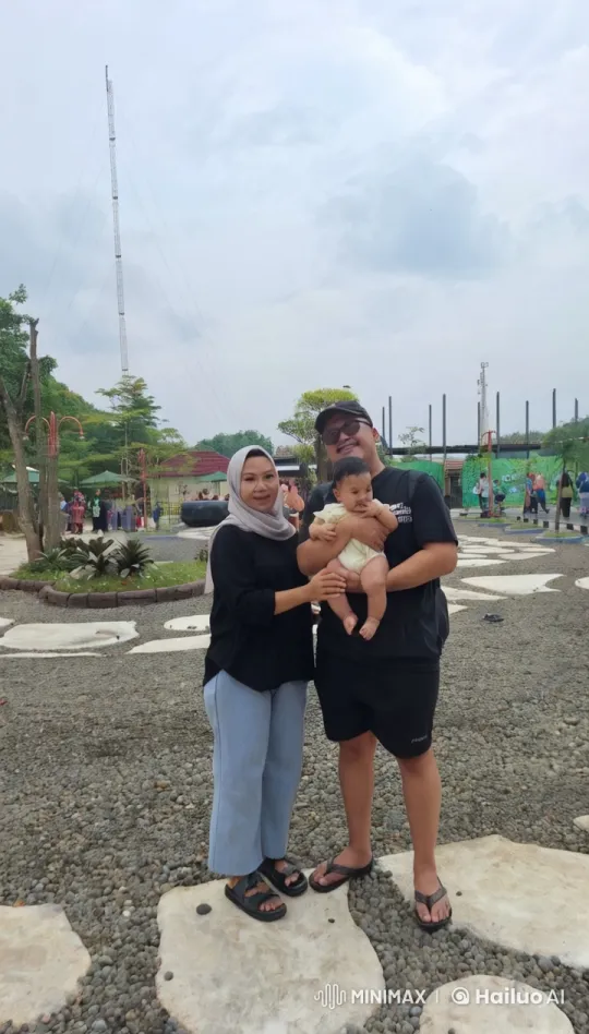 Family Performs Kung Fu with Baby in Park – AI Generated Video | Hailuo AI