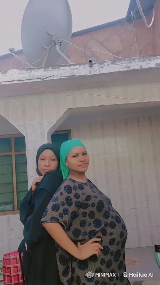 Dynamic Kumfu Fight Between Two Women in Live2D Video – AI Generated Video | Hailuo AI