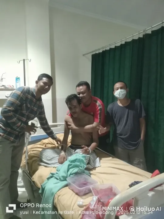Young Men Practice Kungfu Around Hospital Bed – AI Generated Video | Hailuo AI