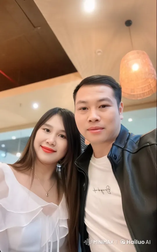 Couple's Energetic Kungfu Fight in Cozy Indoor Setting – AI Generated Video | Hailuo AI