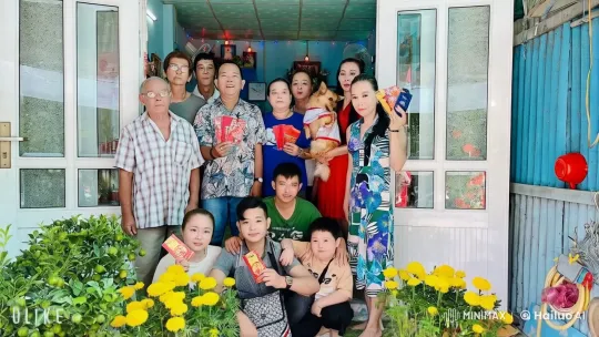 Family Celebrates with Festive Kung Fu Poses in Live2D Animation – AI Generated Video | Hailuo AI