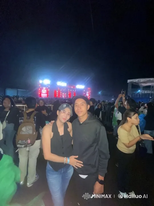 Live2D Animated Couple's Dynamic Kung Fu at Night Concert – AI Generated Video | Hailuo AI