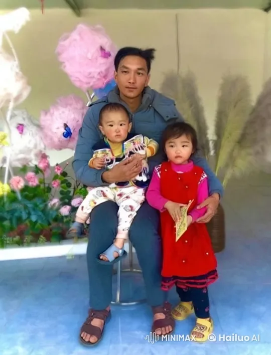 Family Scene: Father, Children, and Comfortable Interactions – AI Generated Video | Hailuo AI