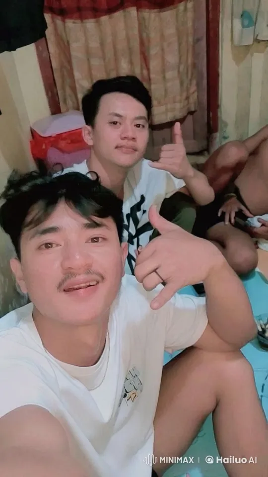 Young Men Practice Kungfu in Casual Setting – AI Generated Video | Hailuo AI