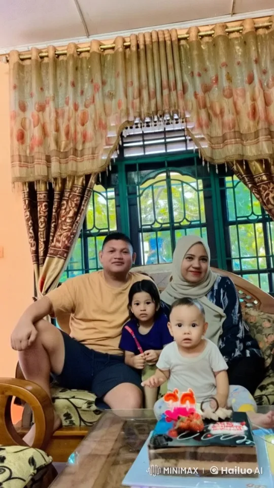 Family's Energetic Martial Arts Performance at Home – AI Generated Video | Hailuo AI
