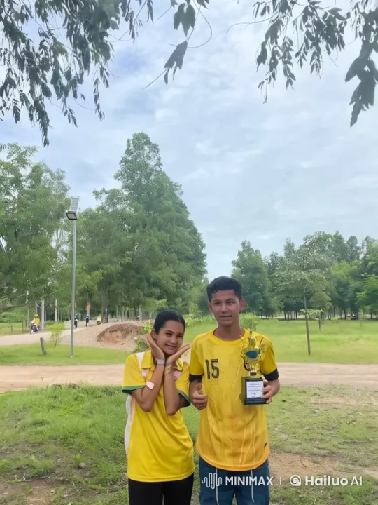 Kung Fu Fighters Showcase Skills in Peaceful Park – AI Generated Video | Hailuo AI