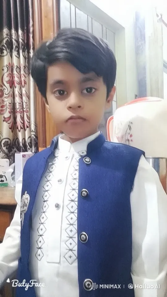 Live2D Animation: Child in Traditional Attire with Vibrant Embroidery – AI Generated Video | Hailuo AI
