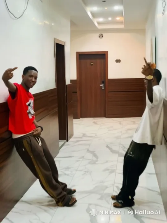 Kungfu Fight in Narrow Hallway - Live2D Animation – AI Generated Video | Hailuo AI