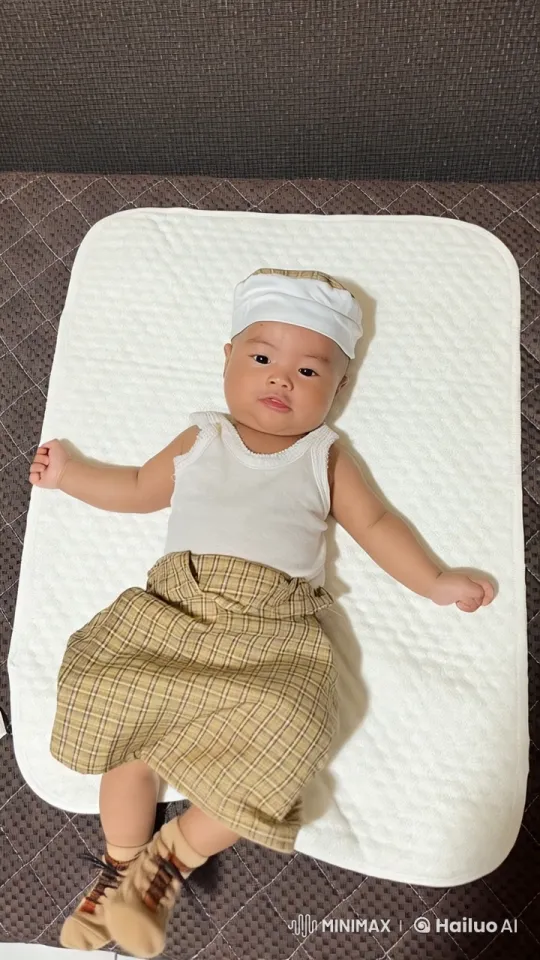 Baby's Playful Kung Fu Moves in Live2D Animation – AI Generated Video | Hailuo AI