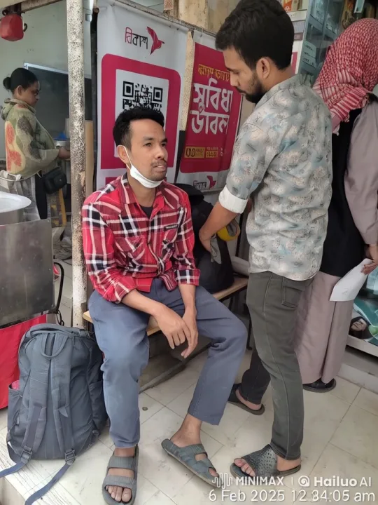 Violent Confrontation Between Two Characters on Busy Street – AI Generated Video | Hailuo AI
