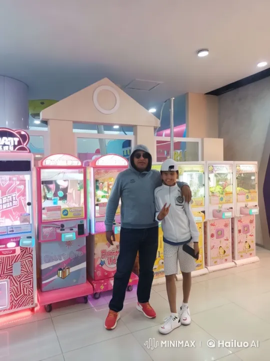 Kung Fu Masters Perform in Arcade Setting – AI Generated Video | Hailuo AI