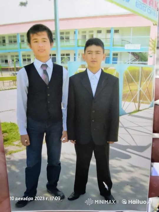 Friends Greet and Embrace in Live2D Animation – AI Generated Video | Hailuo AI