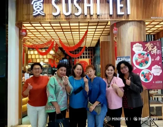 Friends Enjoy Festive Moment at Sushi Tei – AI Generated Video | Hailuo AI