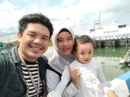 Child Practices Kung-Fu with Family Encouragement at Harbor – AI Generated Video | Hailuo AI