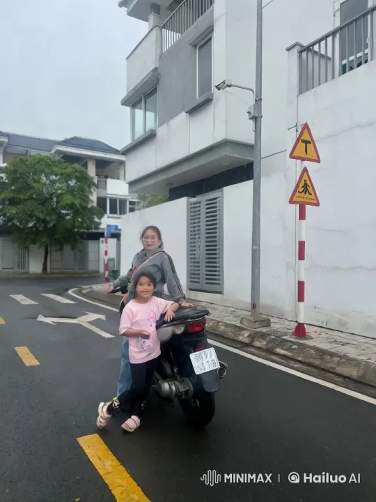 Urban Street Kung Fu Display by Child and Adult – AI Generated Video | Hailuo AI