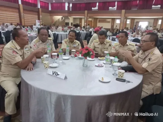 VIPs Engaged in Animated Discussion at Conference Hall – AI Generated Video | Hailuo AI