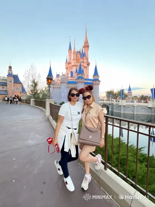 Fairy Tale Castle: Two Women's Dynamic Kung Fu Fight – AI Generated Video | Hailuo AI