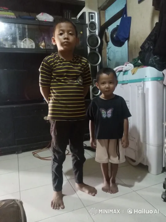 Young Boys Perform Energetic Kung Fu in Living Room – AI Generated Video | Hailuo AI