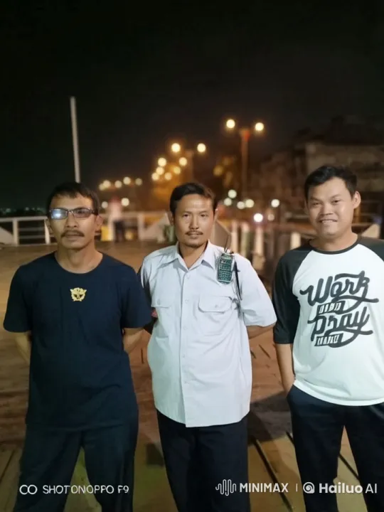 Live2D Animation: Nighttime Kung Fu Sparring on Dock – AI Generated Video | Hailuo AI