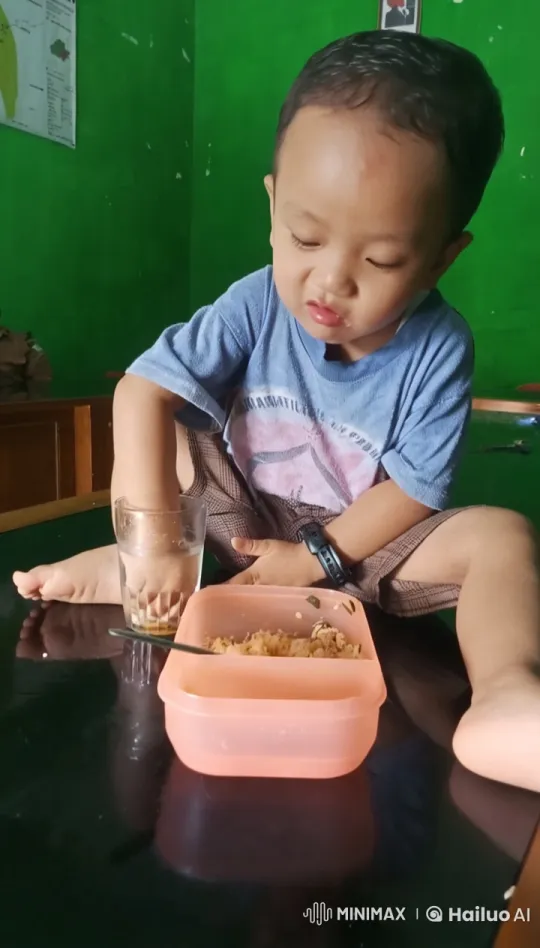 Young Boy Practicing Wing Chun with Props in Animated Style – AI Generated Video | Hailuo AI