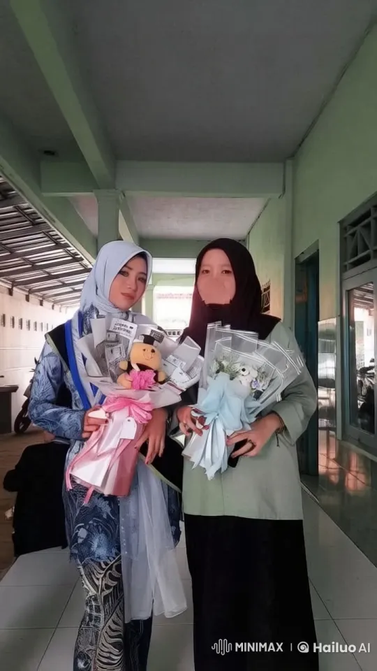 Live2D Animation: Hijabi Women's Kungfu Fight with Bouquets – AI Generated Video | Hailuo AI