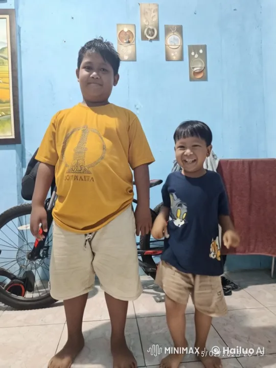 Boys Engage in Playful Fight in Live2D Animation – AI Generated Video | Hailuo AI