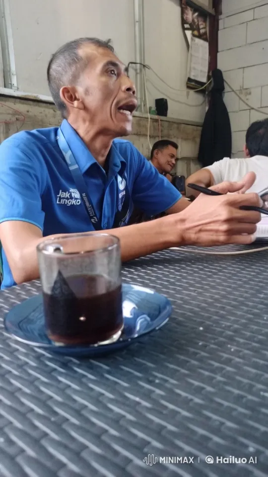 Live2D Animated Café Scene with Jak Lingko Shirt Man – AI Generated Video | Hailuo AI