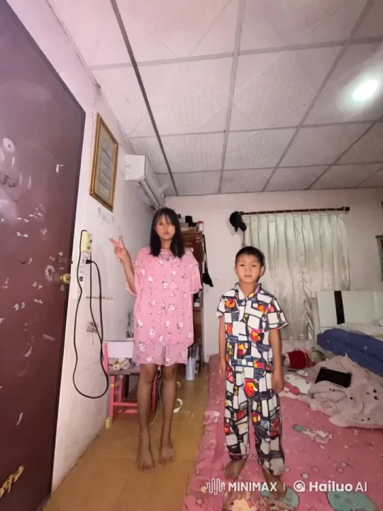 Children's Playful Kung Fu Display in Bedroom – AI Generated Video | Hailuo AI