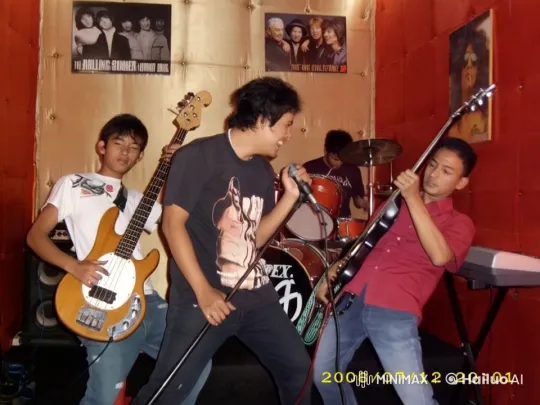 Rock Band Jam Session in a Music Studio – AI Generated Video | Hailuo AI