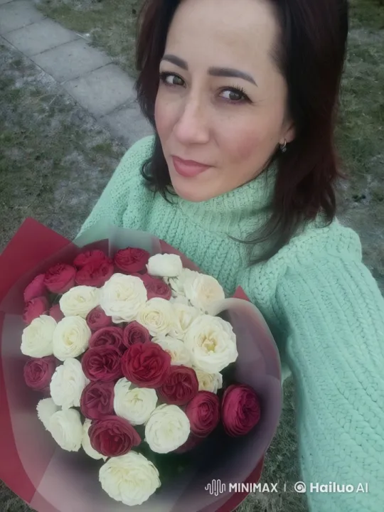 Live2D Animated Video: Girl Showcases Vibrant Flower Bouquet – AI Generated Video | Hailuo AI