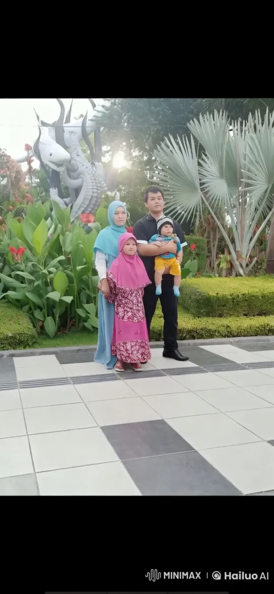 Family Demonstrates Synchronized Kungfu in Garden Setting – AI Generated Video | Hailuo AI