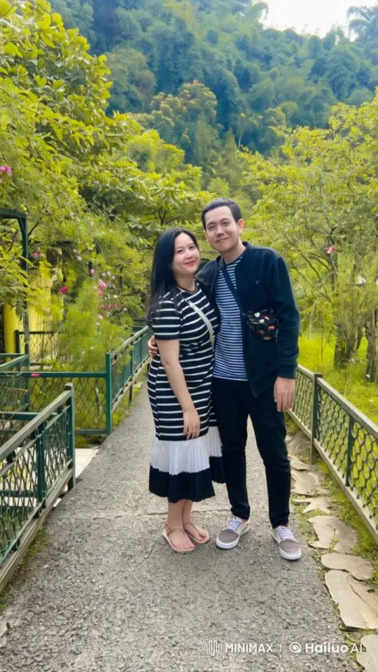 Couple Performs Synchronized Kung Fu on Scenic Bridge – AI Generated Video | Hailuo AI