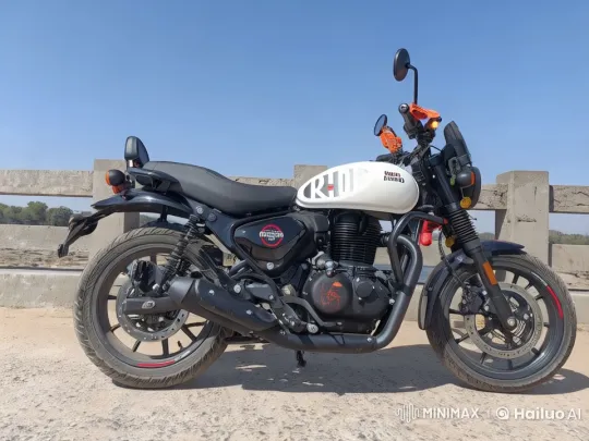 Royal Enfield Hunter 350 Thrill Ride in Explosive Setting – AI Generated Video | Hailuo AI
