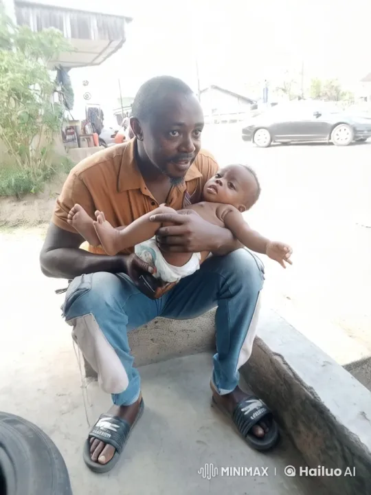 Father Demonstrates Kung Fu Skills with Baby – AI Generated Video | Hailuo AI